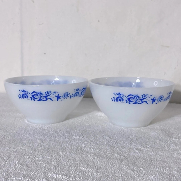 Vintage Termo-Rey Milk Glass Cereal Bowls W Blue Floral Pattern x2 - Picture 4 of 13